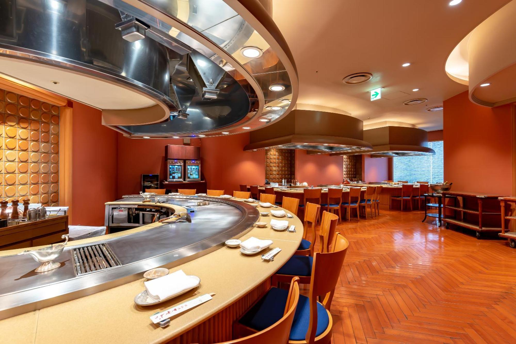 Hotel Okura Fukuoka Фукуока Екстериор снимка Interior of a sushi-go-round