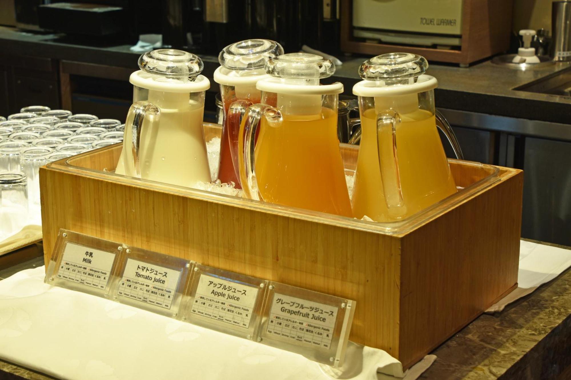 Hotel Okura Fukuoka Фукуока Екстериор снимка Bottles of Japanese tea