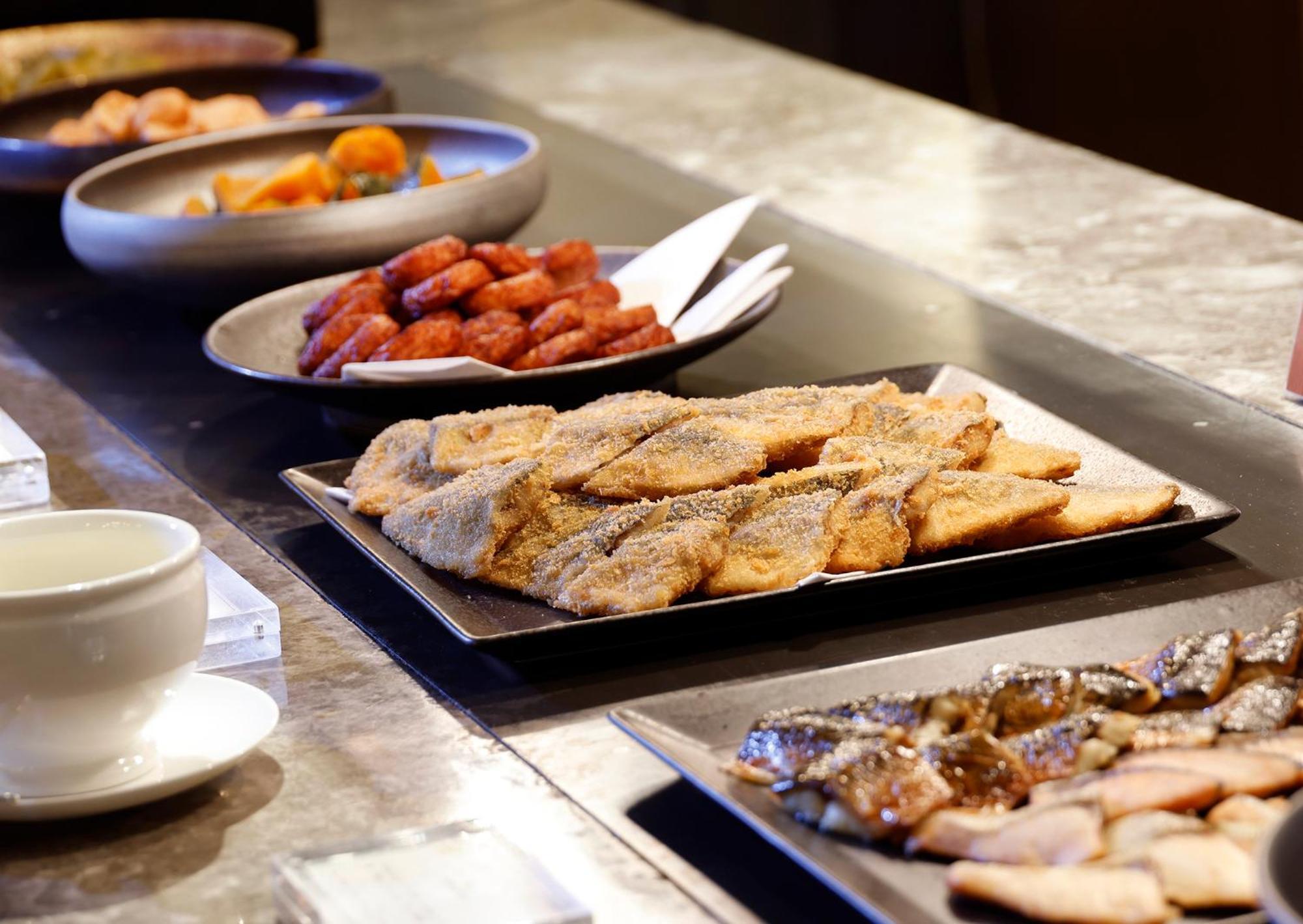 Hotel Okura Fukuoka Фукуока Екстериор снимка A selection of tapas