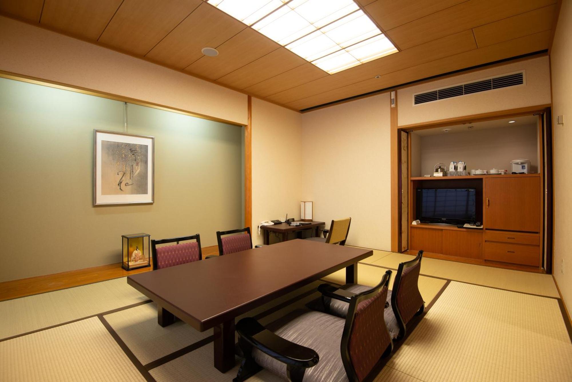 Hotel Okura Fukuoka Фукуока Екстериор снимка A Japanese-style room at the hotel