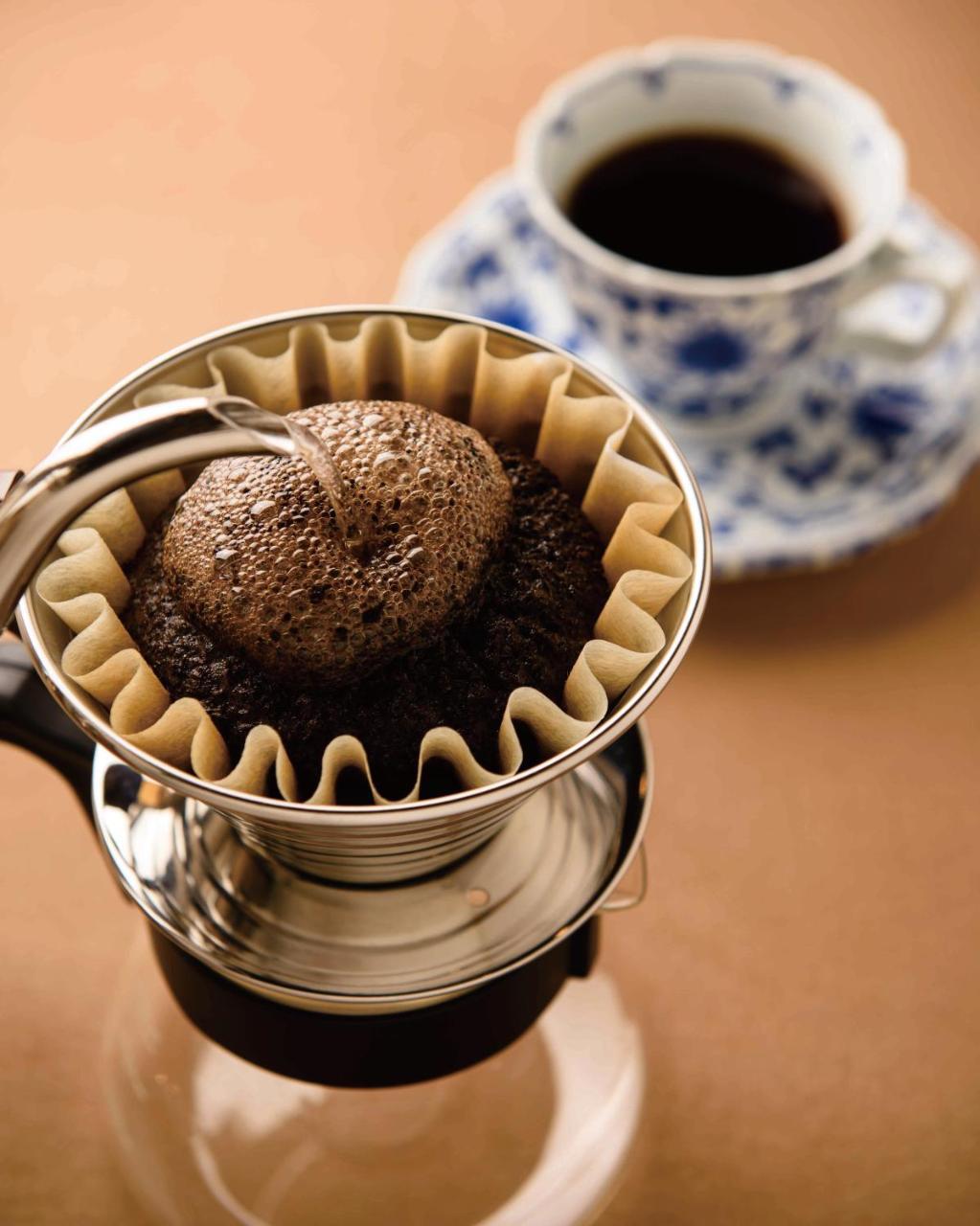Hotel Okura Fukuoka Фукуока Екстериор снимка Coffee being brewed with a Kalita coffee filter